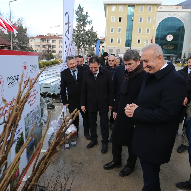 Amasya'da tarım ve hayvancılığı desteklemek için üreticilere malzeme ve eki...