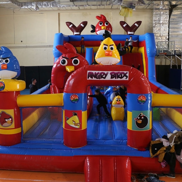 Cizre'de çocuklar için okulda oyun parkı kuruldu