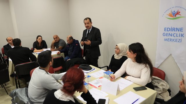 Edirne'de "Gençlik Politika Belgesi Vizyon Çalıştayı" düzenlendi