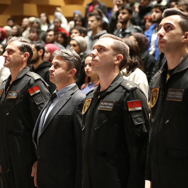 SOLOTÜRK pilotları Konya'da üniversiteli gençlerle buluştu