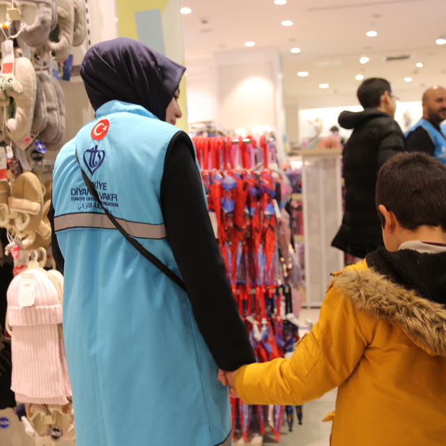 Türkiye Diyanet Vakfı, Kahramanmaraş'ta 62 yetim çocuğu sevindirdi