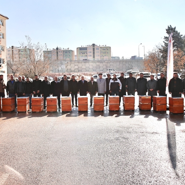 Sivas'ta 39 arıcıya yüzde 75 hibeyle kovan desteği sağlandı