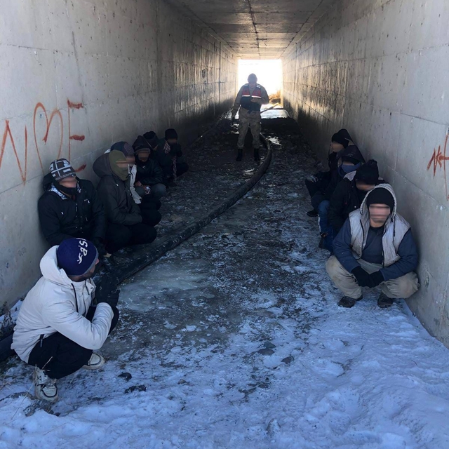Erzurum'da 12 düzensiz göçmen yakalandı