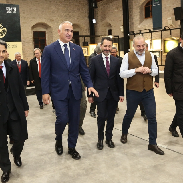 Kültür ve Turizm Bakanı Ersoy, Konya'da hat sergisini ziyaret etti