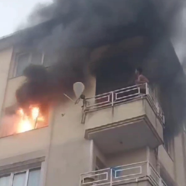 Tekirdağ'da ev yangını; mahsur kalan kişi kurtarıldı