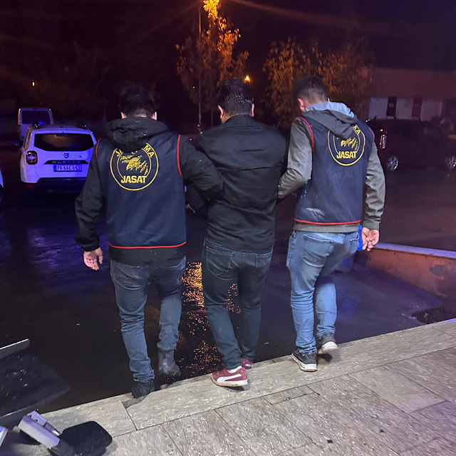 Iğdır'da 7 farklı suçtan 30 yıl hapis cezası bulunan firari yakalandı