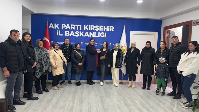 Kırşehir'de, CHP'den istifa eden 12 kişi AK Parti'ye geçti
