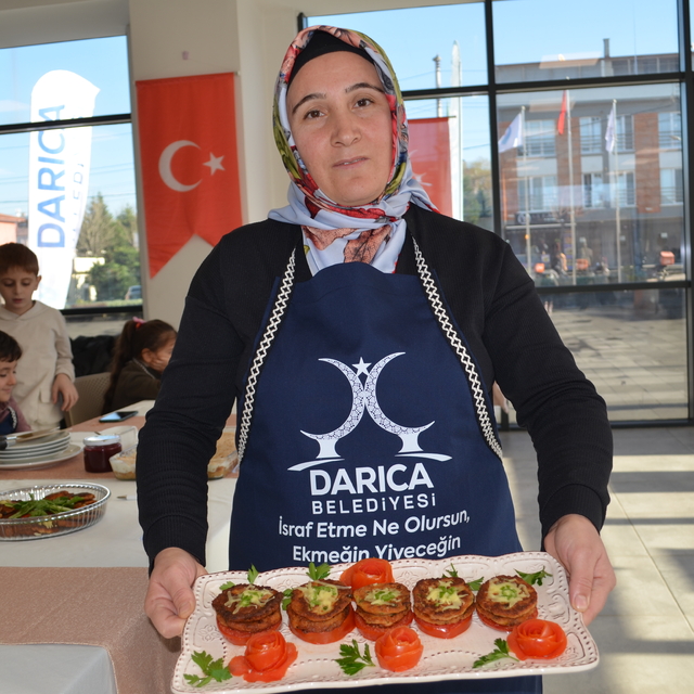 Kocaeli'de "Okullar Arası Bayat Ekmekten Ürün Yarışması" düzenlendi