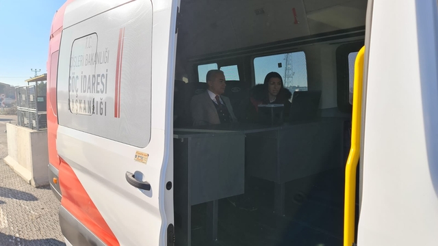 Kırklareli Valisi Turan, Mobil Göç Noktası aracını inceledi