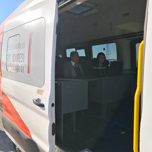 Kırklareli Valisi Turan, Mobil Göç Noktası aracını inceledi