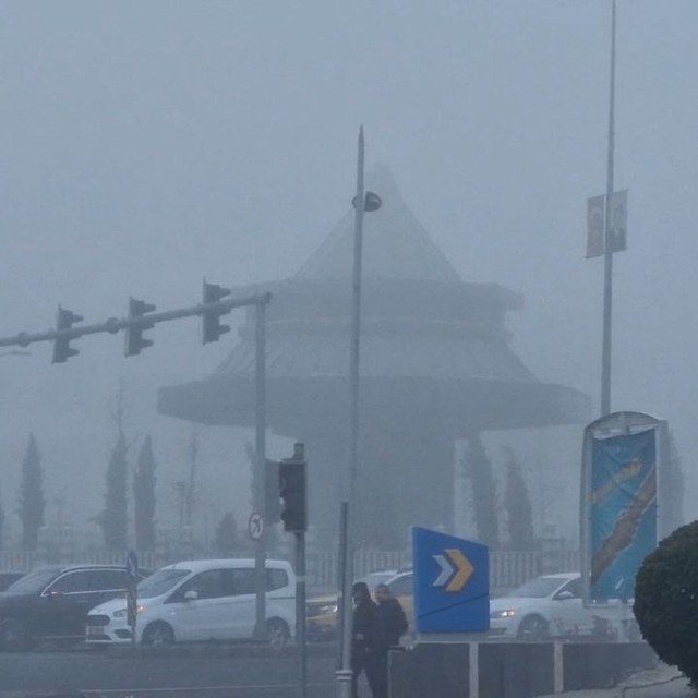 Diyarbakır'da sis nedeniyle uçak seferleri aksadı