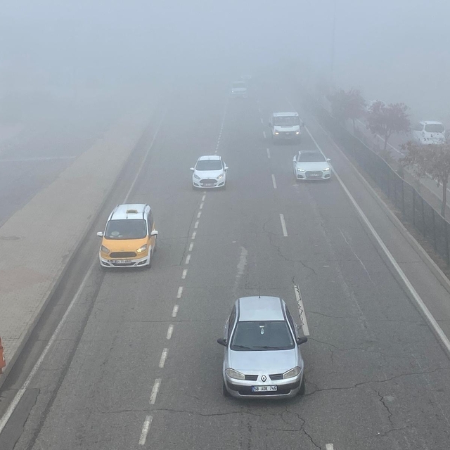 Diyarbakır'da sis etkili oldu
