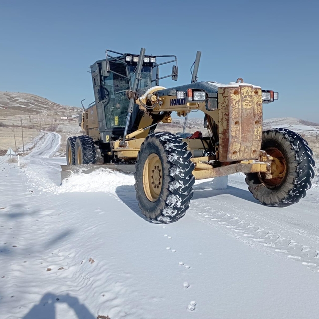 Elazığ'da kardan kapanan 5 köy yolu ulaşıma açıldı