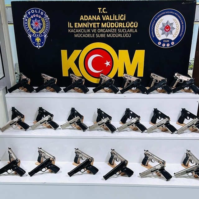 Adana'da yolcu otobüsünde ruhsatsız 40 tabanca ele geçirildi