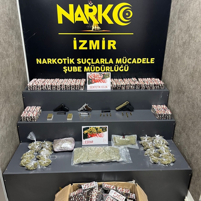 İzmir'de uyuşturucu operasyonunda yakalanan 24 şüpheli tutuklandı