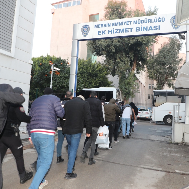 Mersin merkezli fuhuş operasyonlarında 16 zanlı tutuklandı