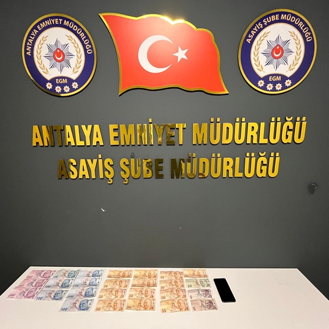 Antalya'da kendisini polis olarak tanıtarak dolandırıcılık yapan kişi tutuk...