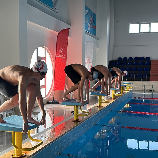Hatay'da okul sporları yüzme turnuvası gerçekleştirildi