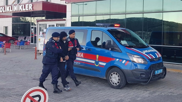 Kendini jandarma üsteğmen olarak tanıtan dolandırıcı yakalandı