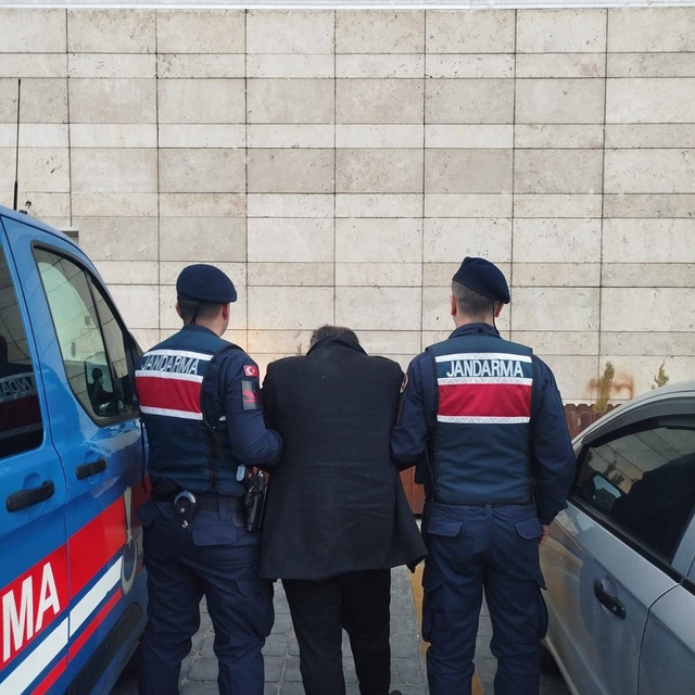 Samsun'da hırsızlık suçundan 4 yıl 5 ay hapis cezası bulunan firari yakalan...