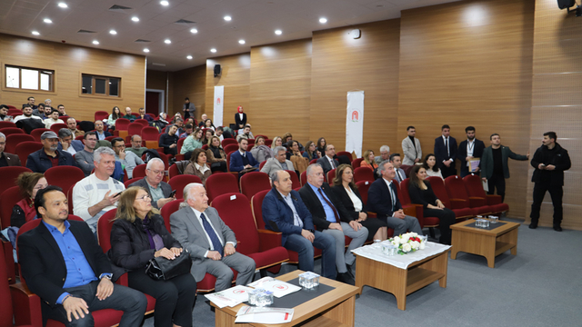 Amasya'da "Meme Kanseri Tedavisinde Aksillaya Yaklaşım Sempozyumu" düzenlendi