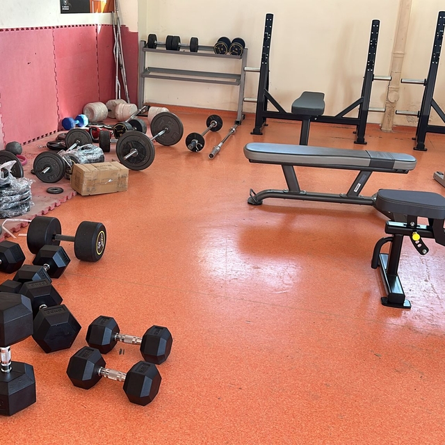 Alucra'daki tesislere spor aletleri teslim edildi