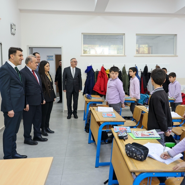 Bilecik Valisi Aygöl, ortaokul öğrencileriyle bir araya geldi