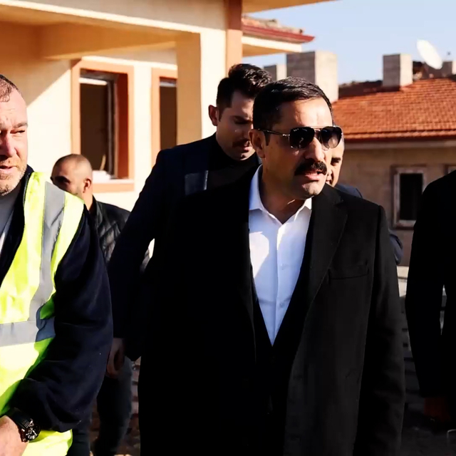 Hatay Altınözü'ndeki kırsal afet konutlarının yapımı sürüyor