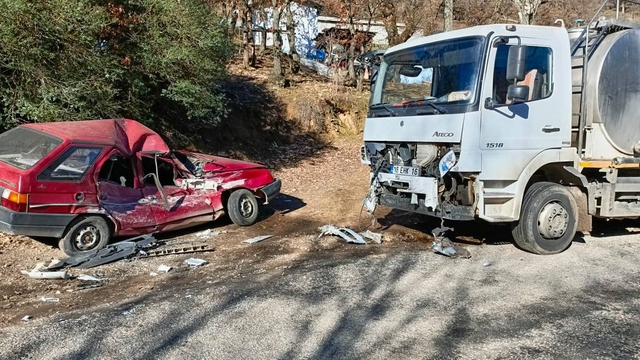 Çan'da süt tankeriyle çarpışan otomobilin sürücüsü yaralandı