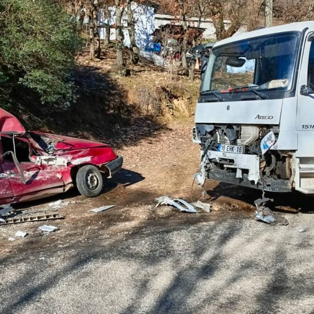 Çan'da süt tankeriyle çarpışan otomobilin sürücüsü yaralandı