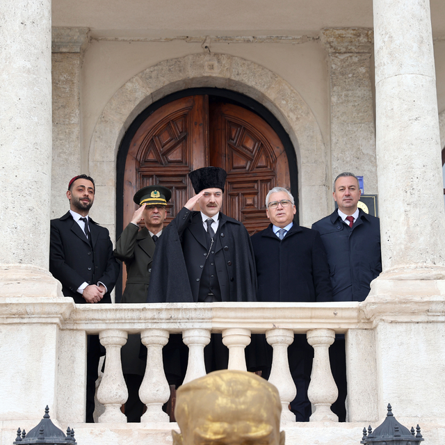 Büyük Önder Atatürk'ün Sivas'tan ayrılışının 105. yılı dolayısıyla kentte t...