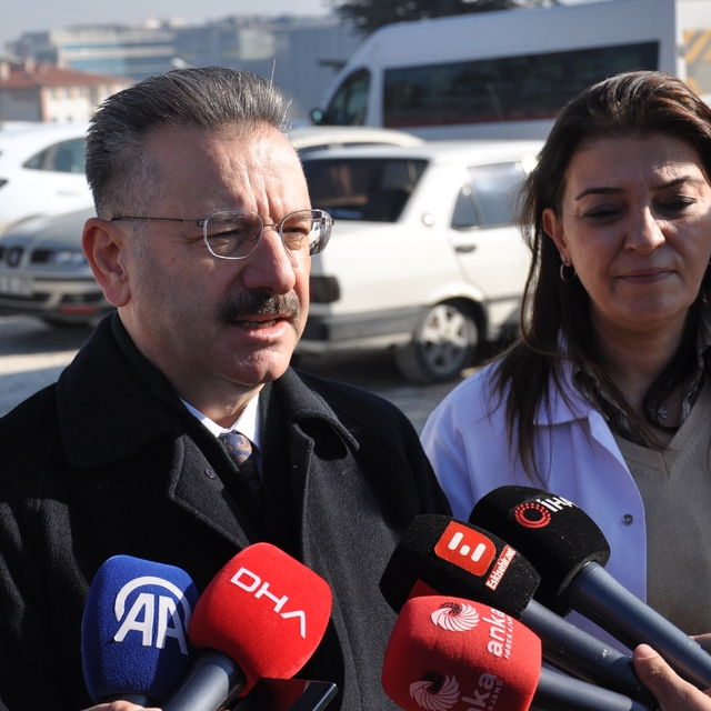 Vali Aksoy, Yunus Emre Devlet Hastanesi'nin otopark alanındaki çalışmaları...