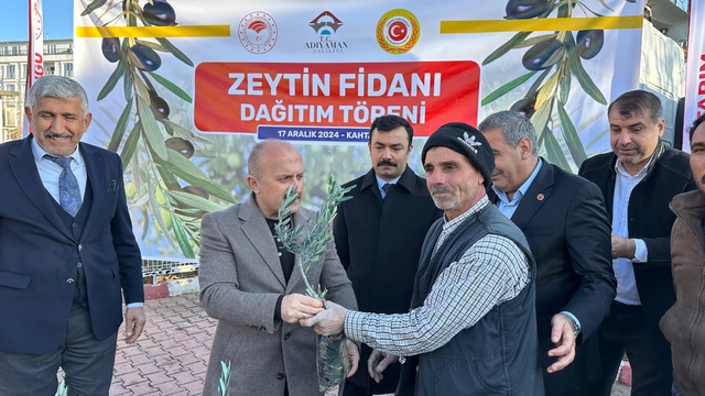 Adıyaman'da çiftçilere zeytin fidanı dağıtıldı