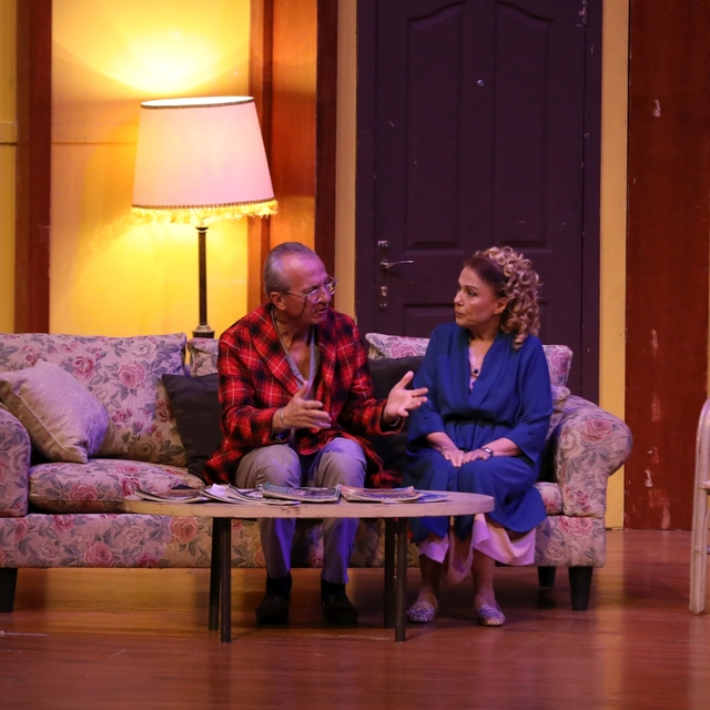 İzmir Devlet Tiyatrosunun "İkinci Caddenin Mahkumu" oyunu Nevşehir'de sahne...