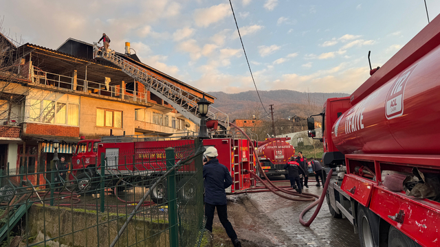 Bartın'da çıkan yangında 2 evde hasar oluştu