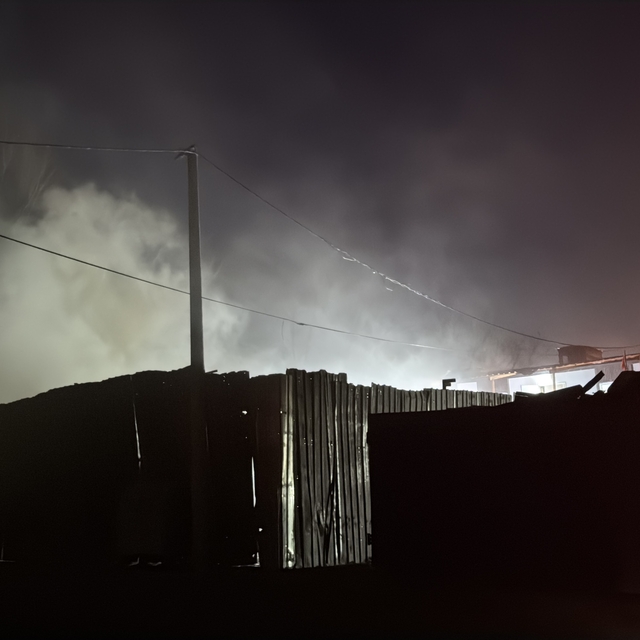 Kocaeli'de geri dönüşüm tesisinde çıkan yangın söndürüldü