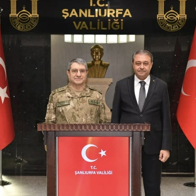 Kara Kuvvetleri Komutanı Orgeneral Bayraktaroğlu, Şanlıurfa Valisi Şıldak'ı...