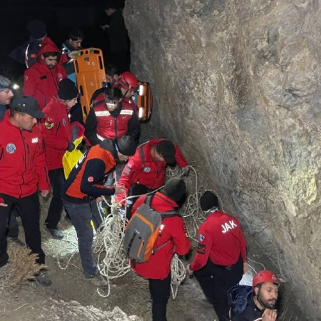 Arı kovanlarını kontrol etmeye gitti, 300 metrelik uçurumdan düşüp öldü