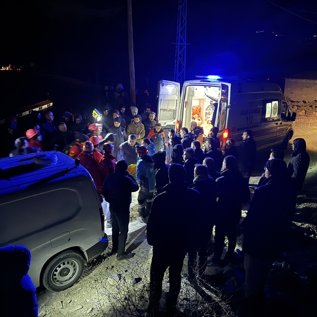 Hakkari'de kayalıklardan düşen kişi hayatını kaybetti