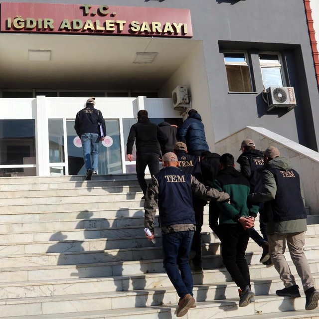 Iğdır'da AK Parti İl Başkanlığı'na molotoflu saldırıda 2 tutuklama; şüpheli...