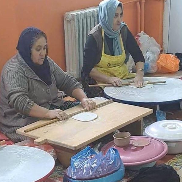 Sarıoğlan'da bir okulda gıda kermesi düzenlendi