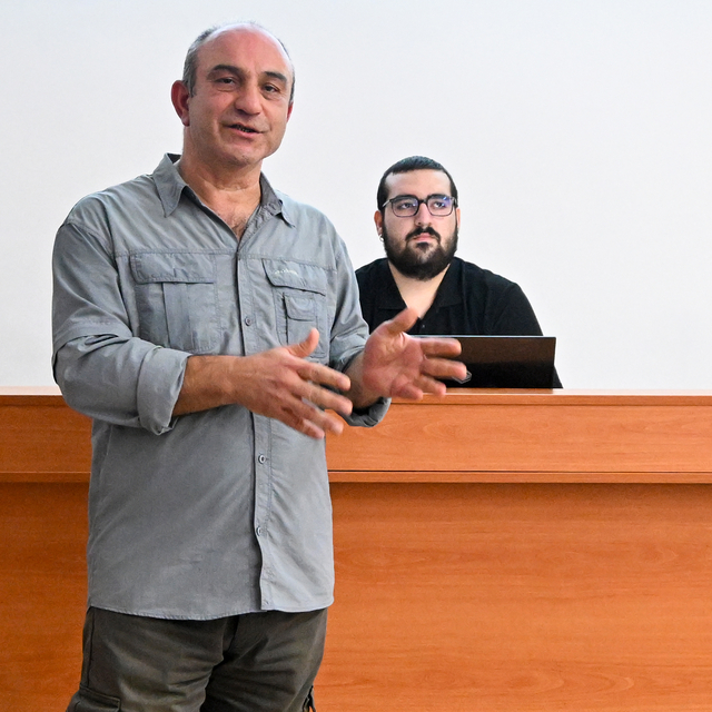 Fotoğraf sanatçısı Özdemir, Akdeniz Üniversitesi öğrencileriyle buluştu