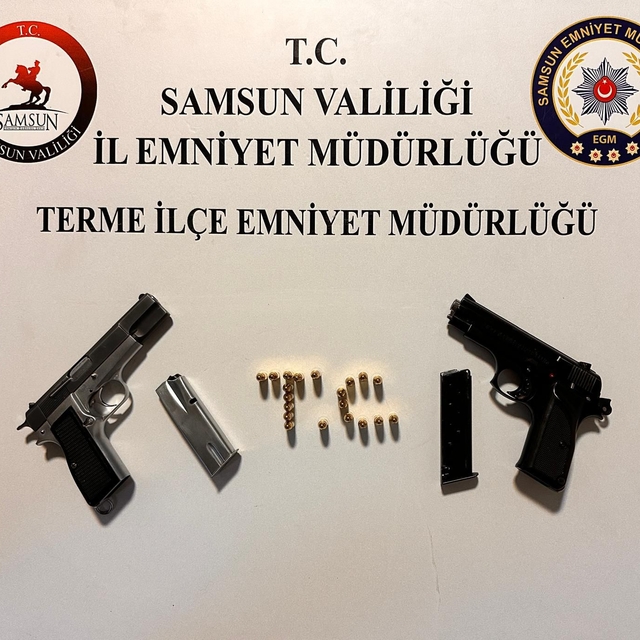 Samsun'da üzerlerinde ruhsatsız silah bulunan zanlılar yakalandı