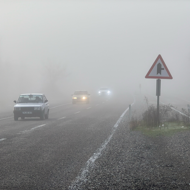 Bartın'da sis trafiği olumsuz etkiledi