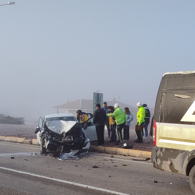 Konya'da iki trafik kazasında 2 kişi yaralandı