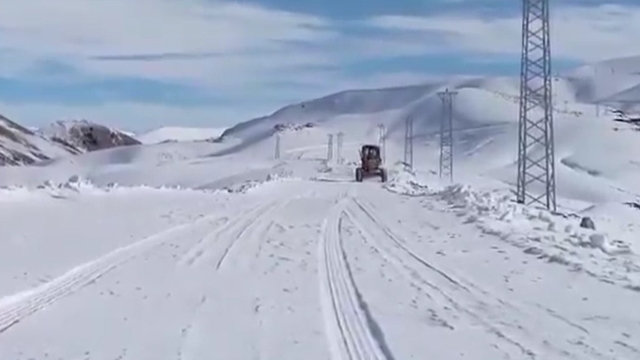 Şırnak'ta kardan kapanan 38 kilometrelik yol, ulaşıma açıldı
