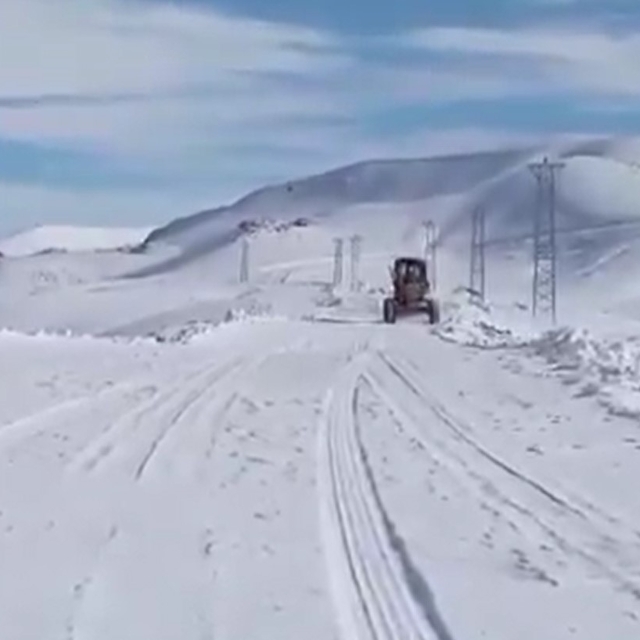 Şırnak'ta kardan kapanan 38 kilometrelik yol, ulaşıma açıldı