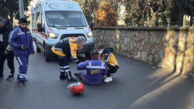 Kocaeli'de devrilen motosikletin sürücüsü yaralandı