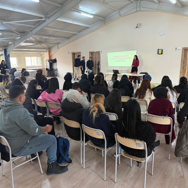 Çemişgezek'te üniversite öğrencilerine ilk yardım eğitimi verildi