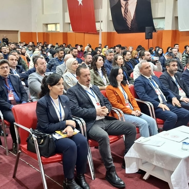 Sinop'taki çalıştayda gençlerin fikirleri alınarak sorun ve talepleri dinle...